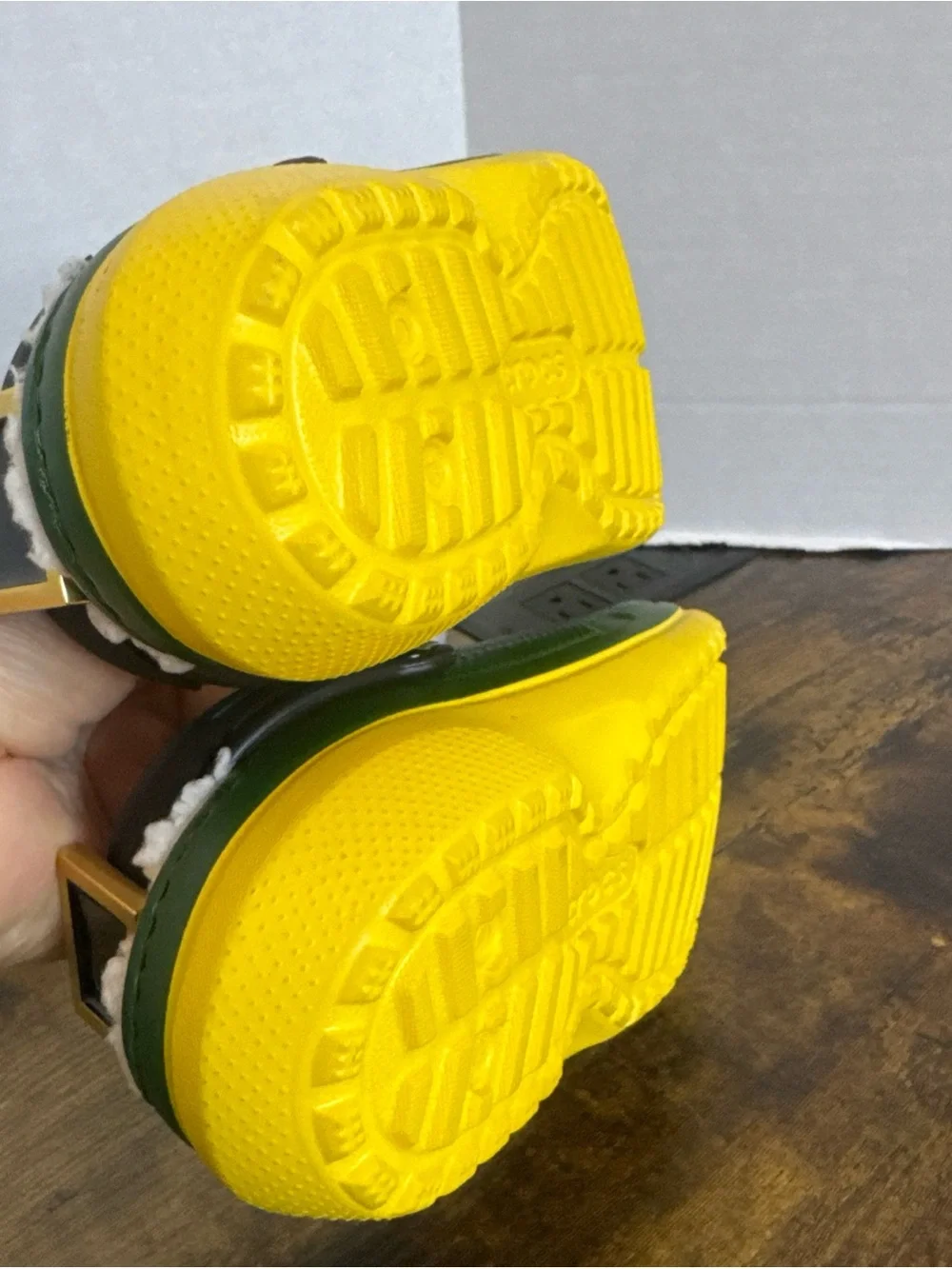Buddy The Elf × Crocs Lined Clogs Kids Size 12 Christmas New READ